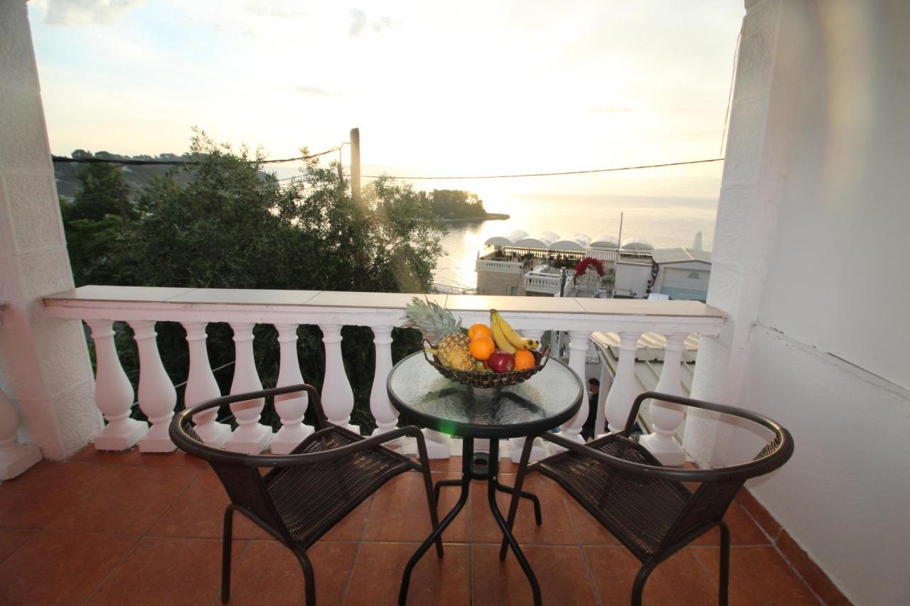 Batis Breeze Acomodação com café da manhã Pérama Exterior foto
