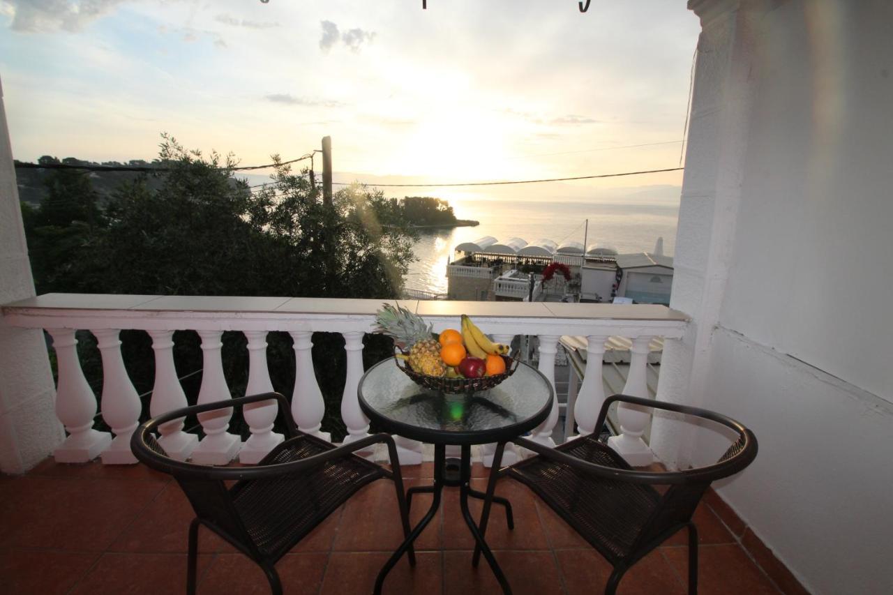 Batis Breeze Acomodação com café da manhã Pérama Exterior foto